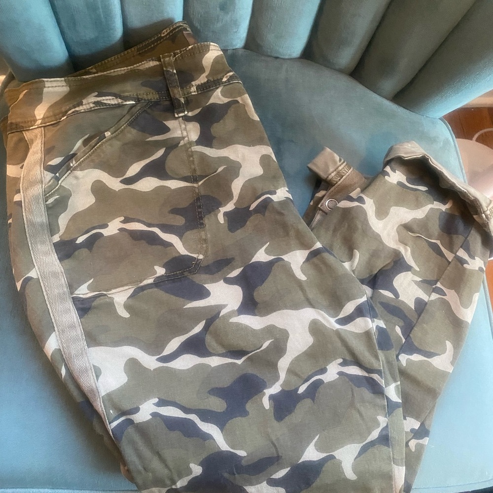 Torrid Crop Aviator pants Camo Skinny - Picture 3 of 7